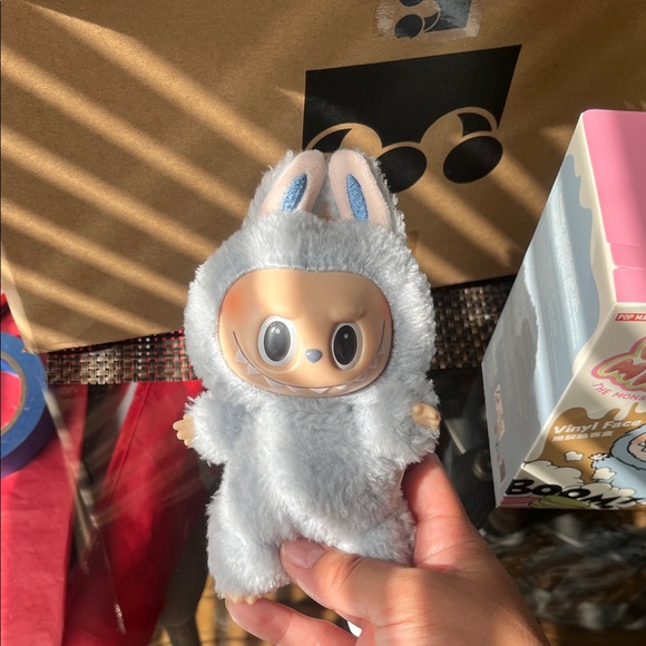 AUTHENTIC! Pop Mart Exciting Macaron Vinyl labubu Doll - sea salt coconut - Picture 2 of 5